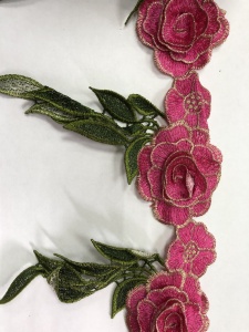 1608 Нашивка с цветами в рулоне цв.145 фуксия(в упак.9м)