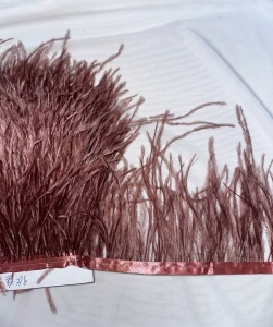 Перья страуса на ленте 15см цв.какао(в упак.10м)  