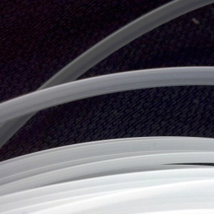 Китовый ус жесткий 08мм цв.белый(в рул.200м)