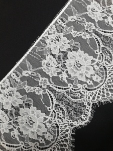 0066А Кружево шантильи с ресничками шир.27,5см цв.белый(в упак.30м)