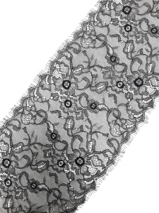 9015J Кружево шантильи с ресничками шир.18см цв.черный(в упак.30м)