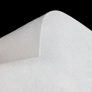 Фетр вышивальный 180г/м 100см цв.белый(в рул.100м)