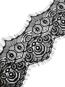 2507JK Кружево шантильи с ресничками шир.13см цв.черный(в упак.30м)